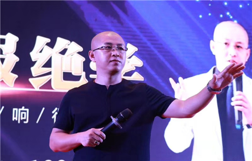 李万博