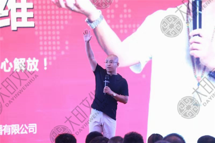 李万博